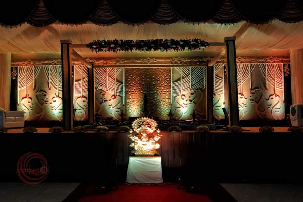 wedding stage with jute backdrop & pillar 
